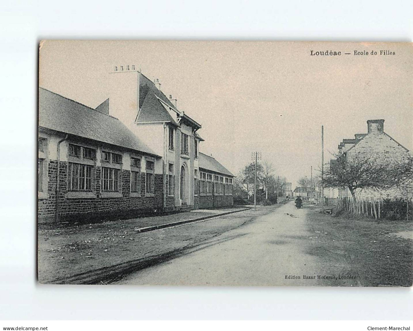 LOUDEAC : Ecole de Filles - état