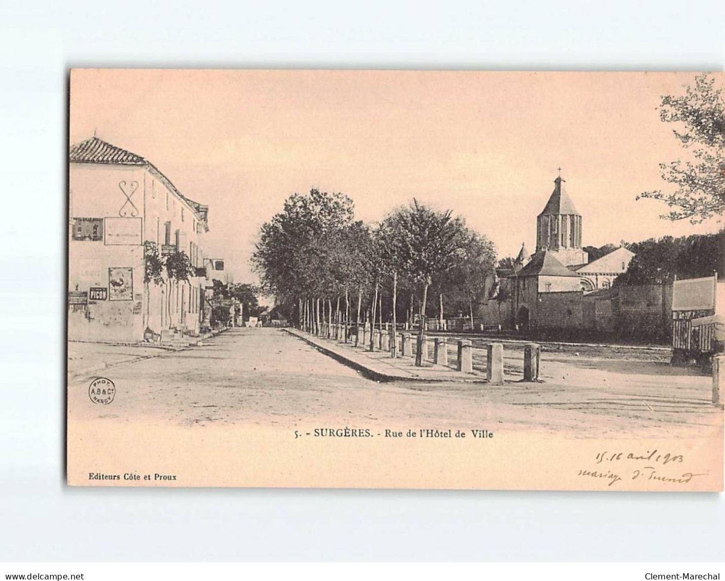 SURGERES : Rue De L'Hôtel De Ville - Très Bon état - Surgères