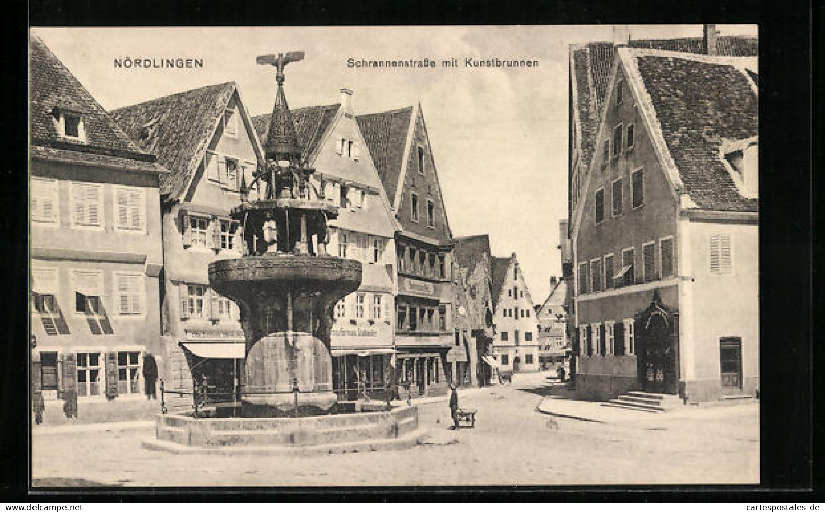 AK Nördlingen, Schrannenstrasse Mit Kunstbrunnen  - Nördlingen