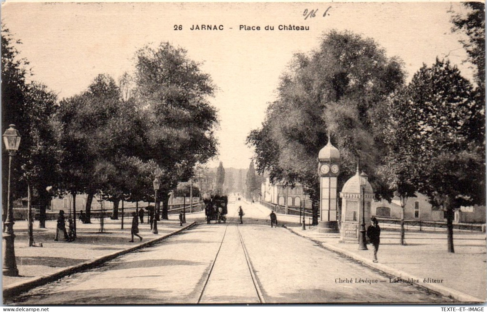 16 JARNAC - Vue De La Place Du Chateau. - Jarnac