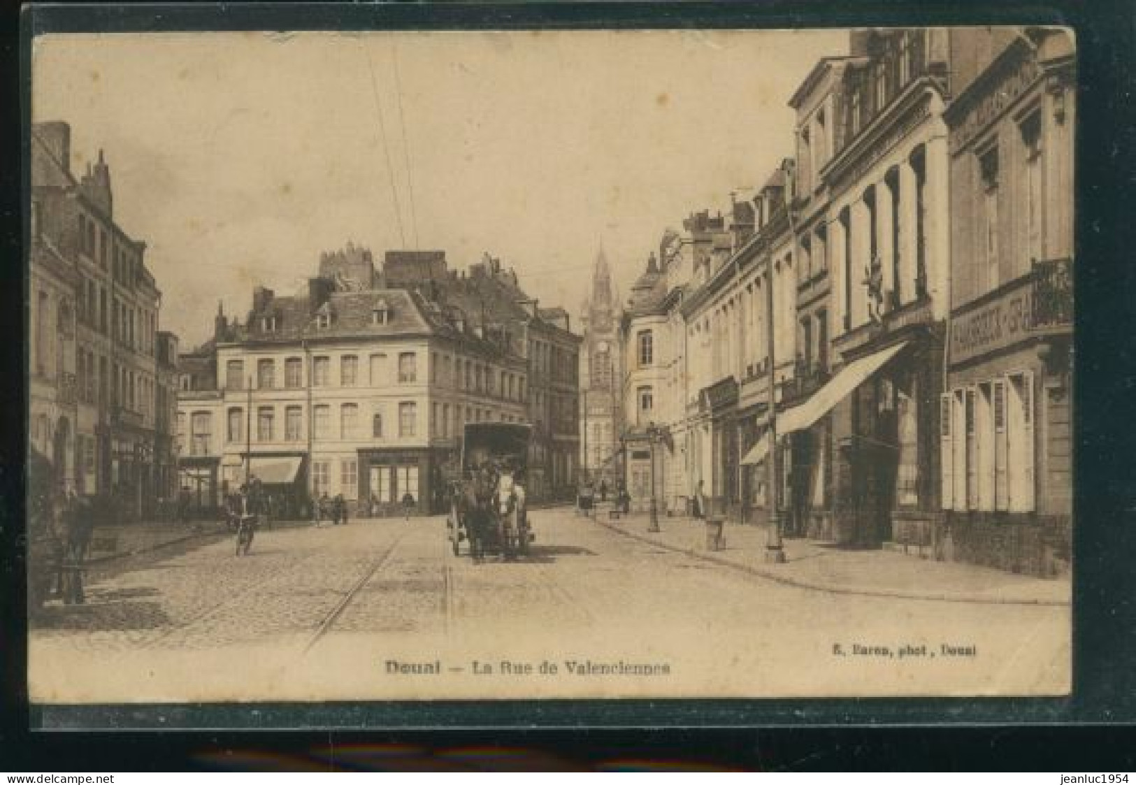 DOUAI LE RUE DE VALENCIENNES              ( MES PHOTOS NE SONT PAS JAUNES ) - Douai