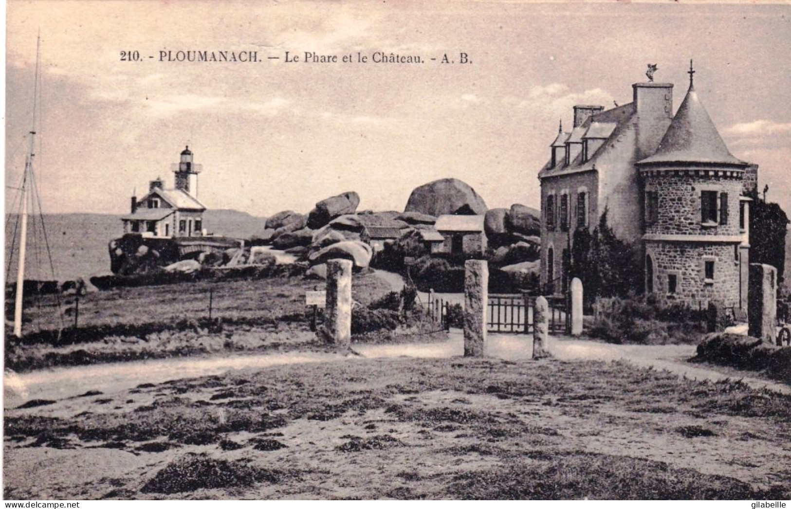 22 - Cotes D Armor - PLOUMANACH - PLOUMANAC H - Le Phare Et Le Chateau - Ploumanac'h