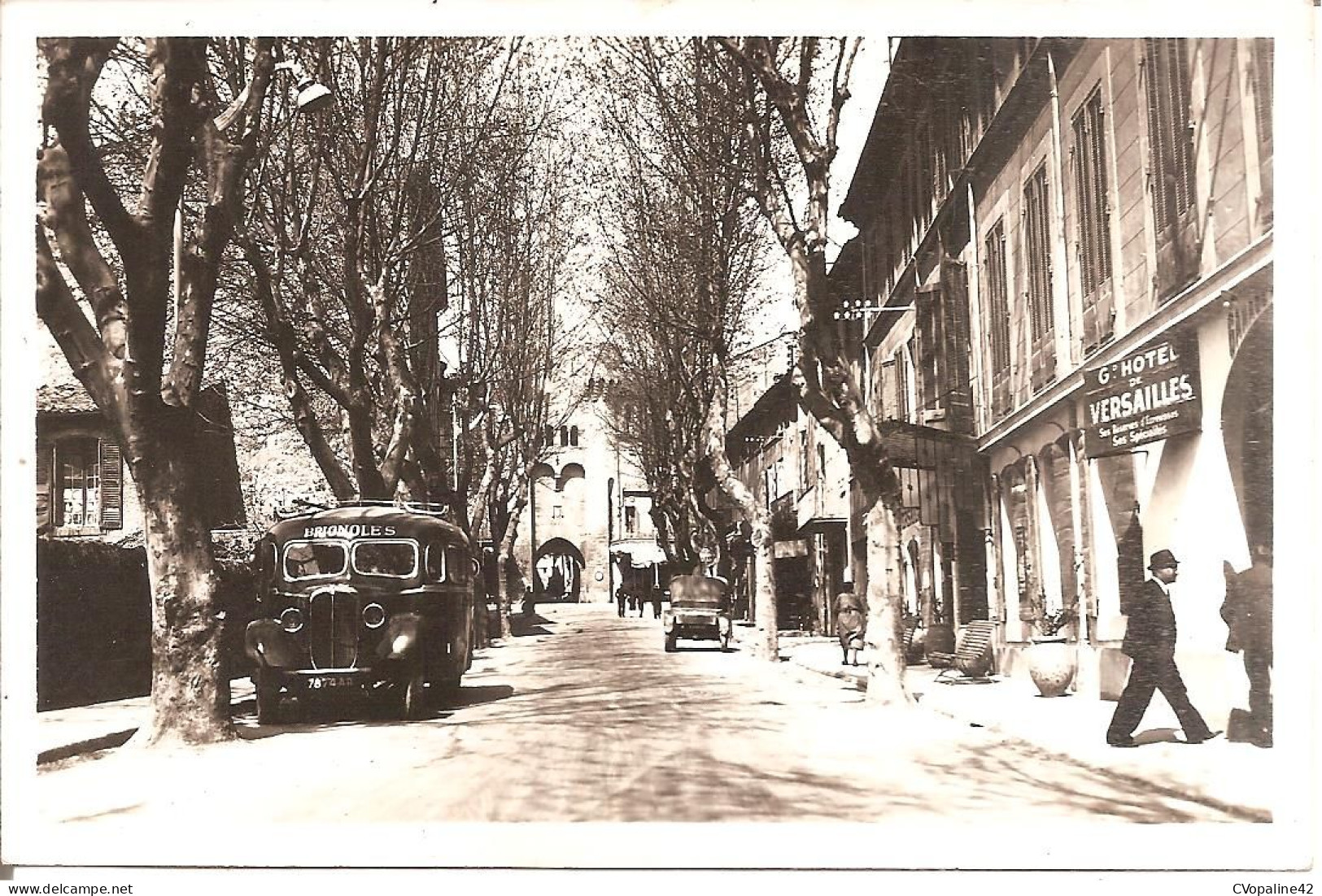 RARE !!! MANOSQUE (04) Avenue De La Gare (Beau Plan D'Autobus Devant L'Hôtel De Versailles) - Manosque