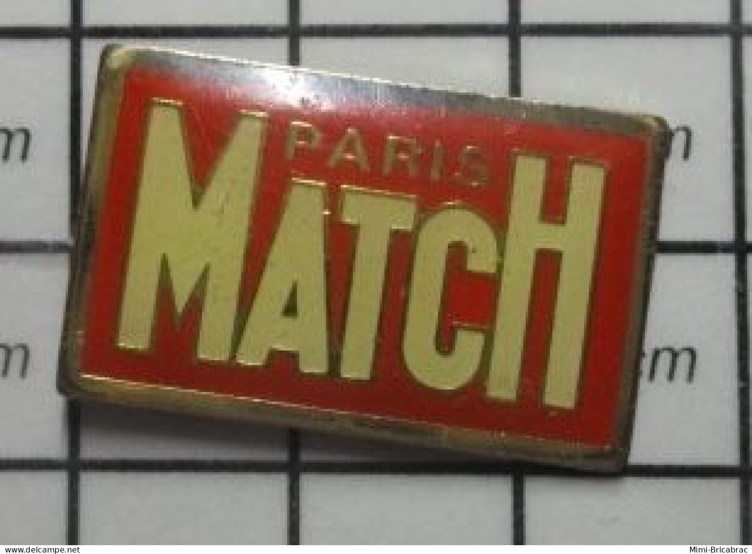 912c Pin's Pins / Beau Et Rare / MEDIAS / REVUE PARIS MATCH LOGO - Medias