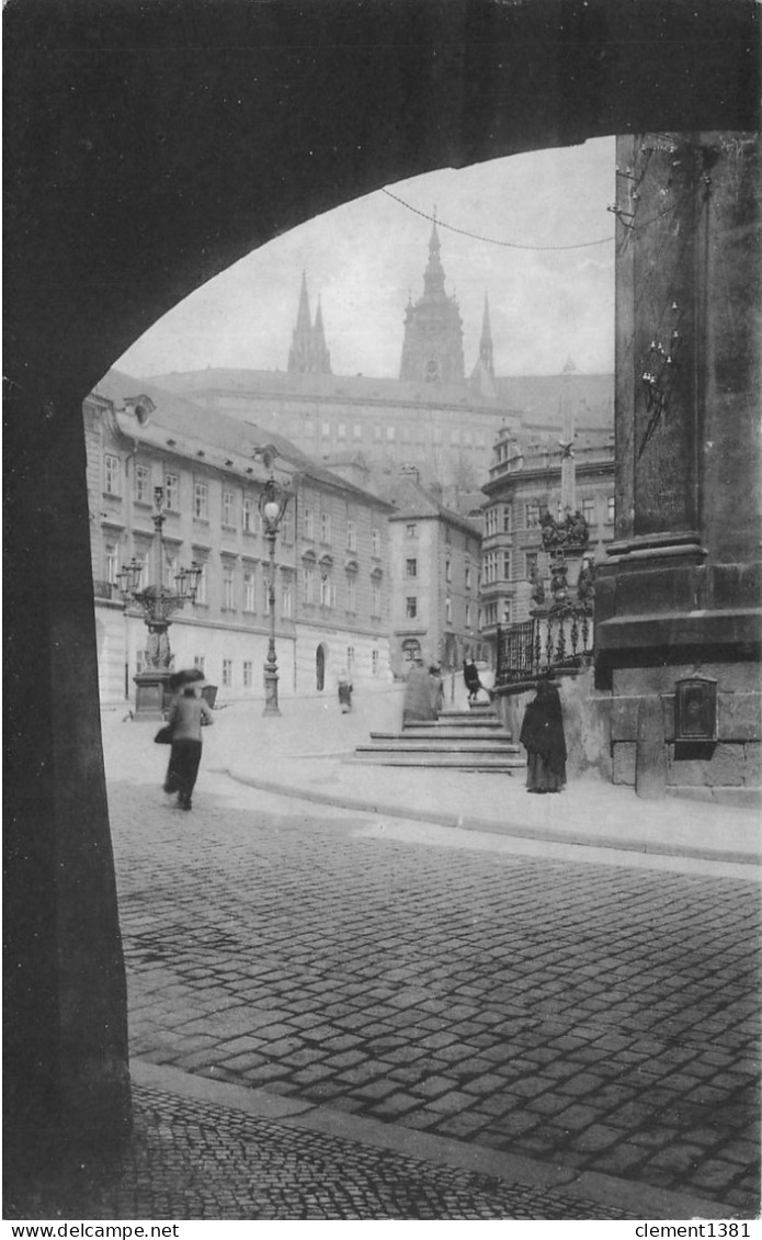 Tchequie Czechia Alt Prag Prague Praha Kleinseitner Ring Blick Aus Lauben Gegen Die Konigl Burg - Tchéquie