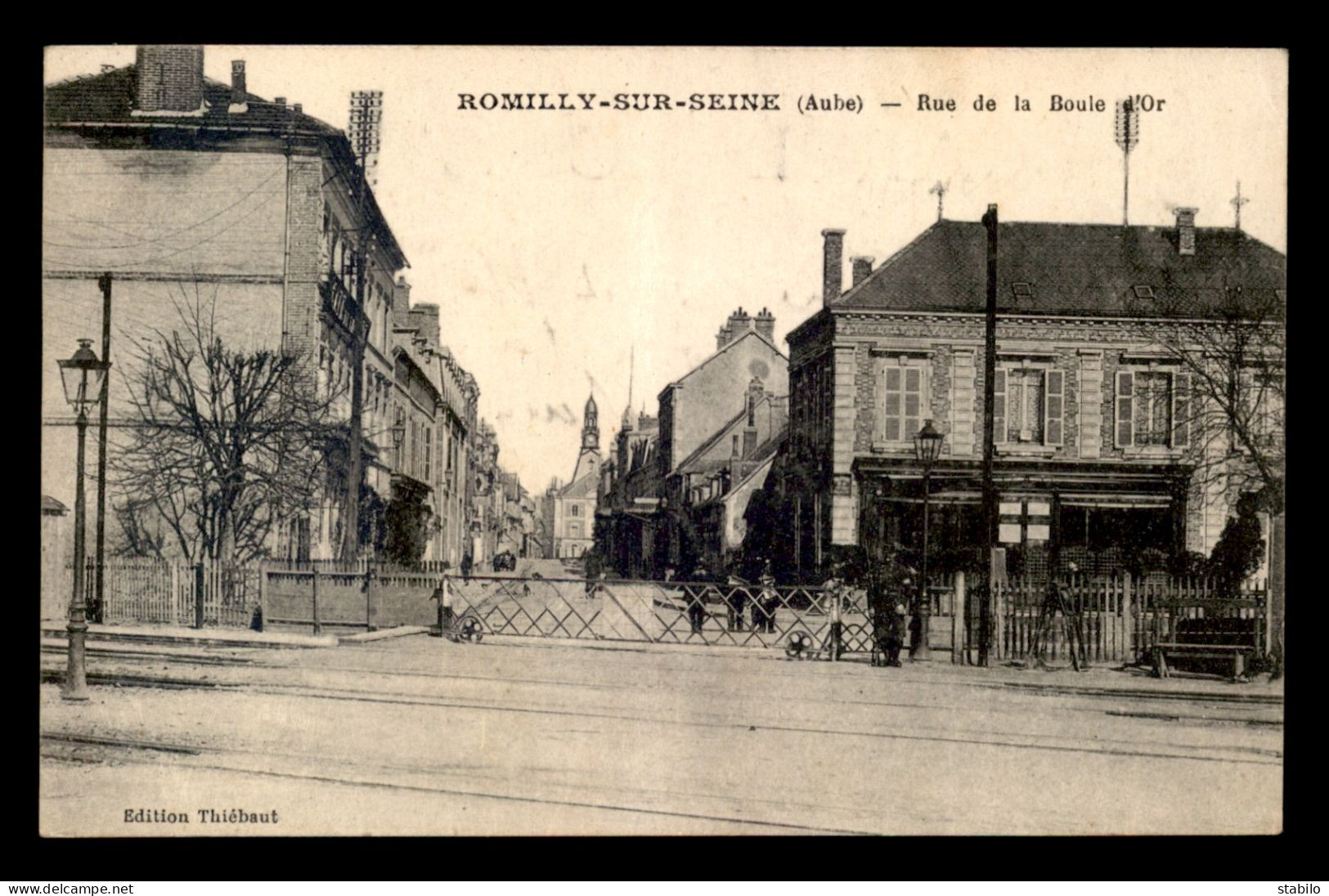 10 - ROMILLY-SUR-SEINE - LE PASSAGE A NIVEAU  RUE DE LA BOULE D'OR - Romilly-sur-Seine