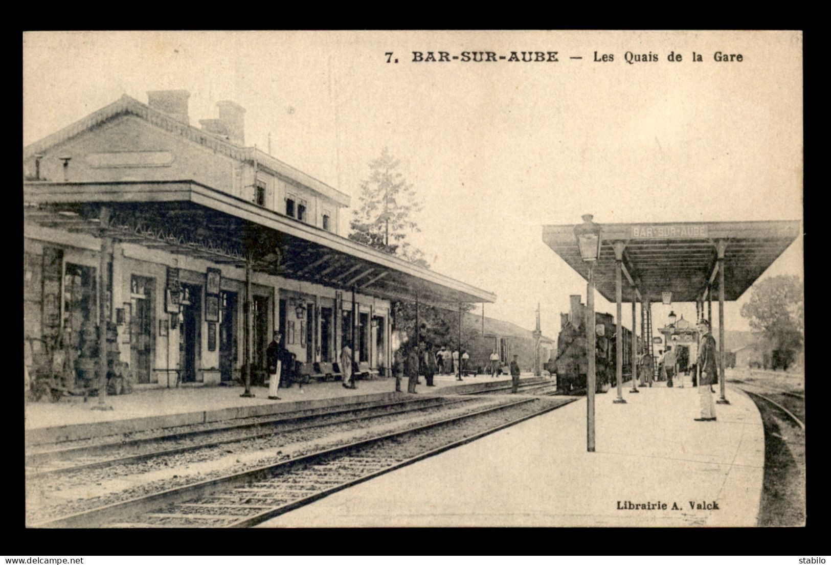 10 - BAR-SUR-AUBE - LES QUAIS DE LA GARE DE CHEMIN DE FER - TRAIN - Bar-sur-Aube