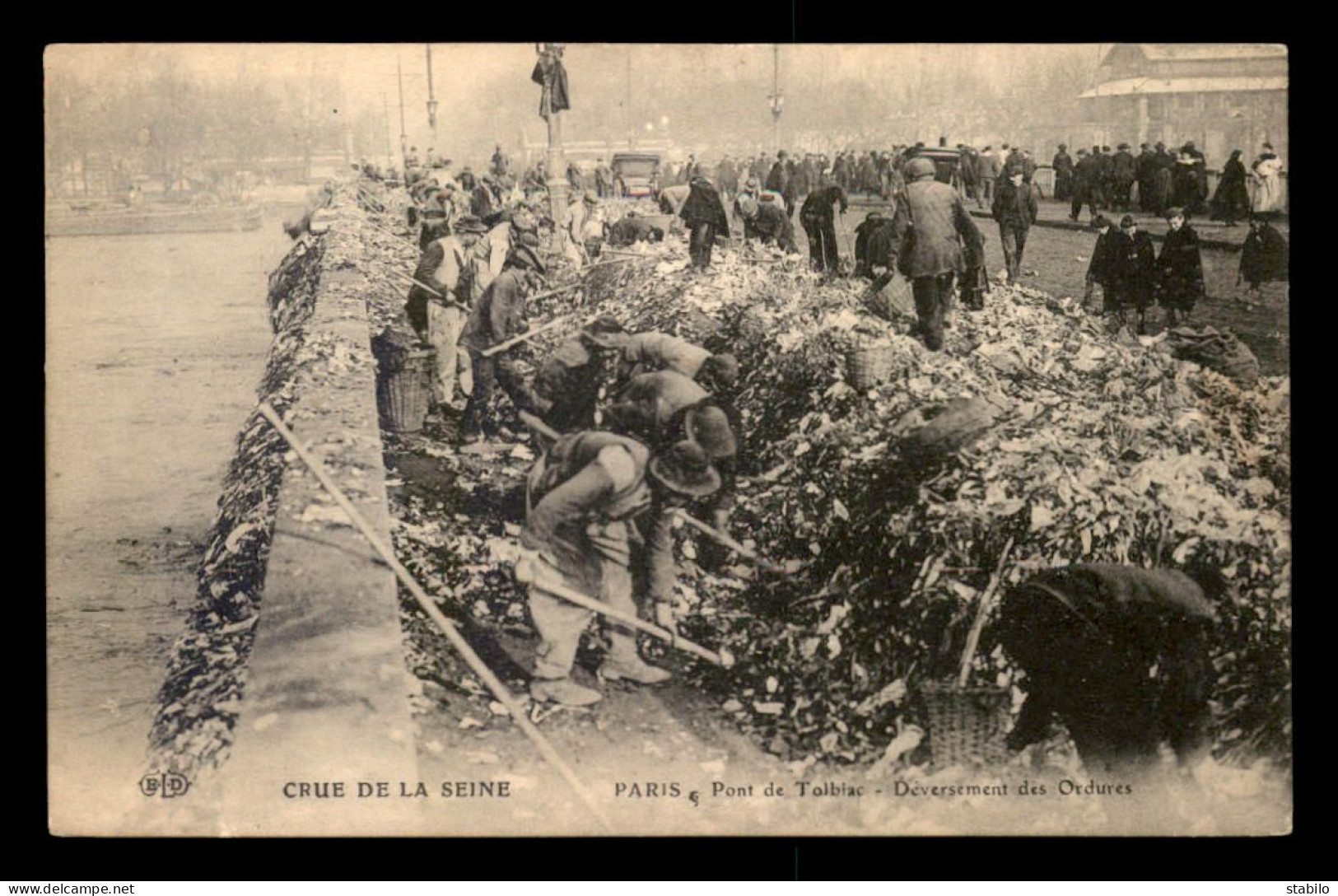 75 - PARIS 13EME - INONDATIONS DE 1910 - PONT DE TOLBIAC - DEVERSEMENT DES ORDURES - Arrondissement: 13