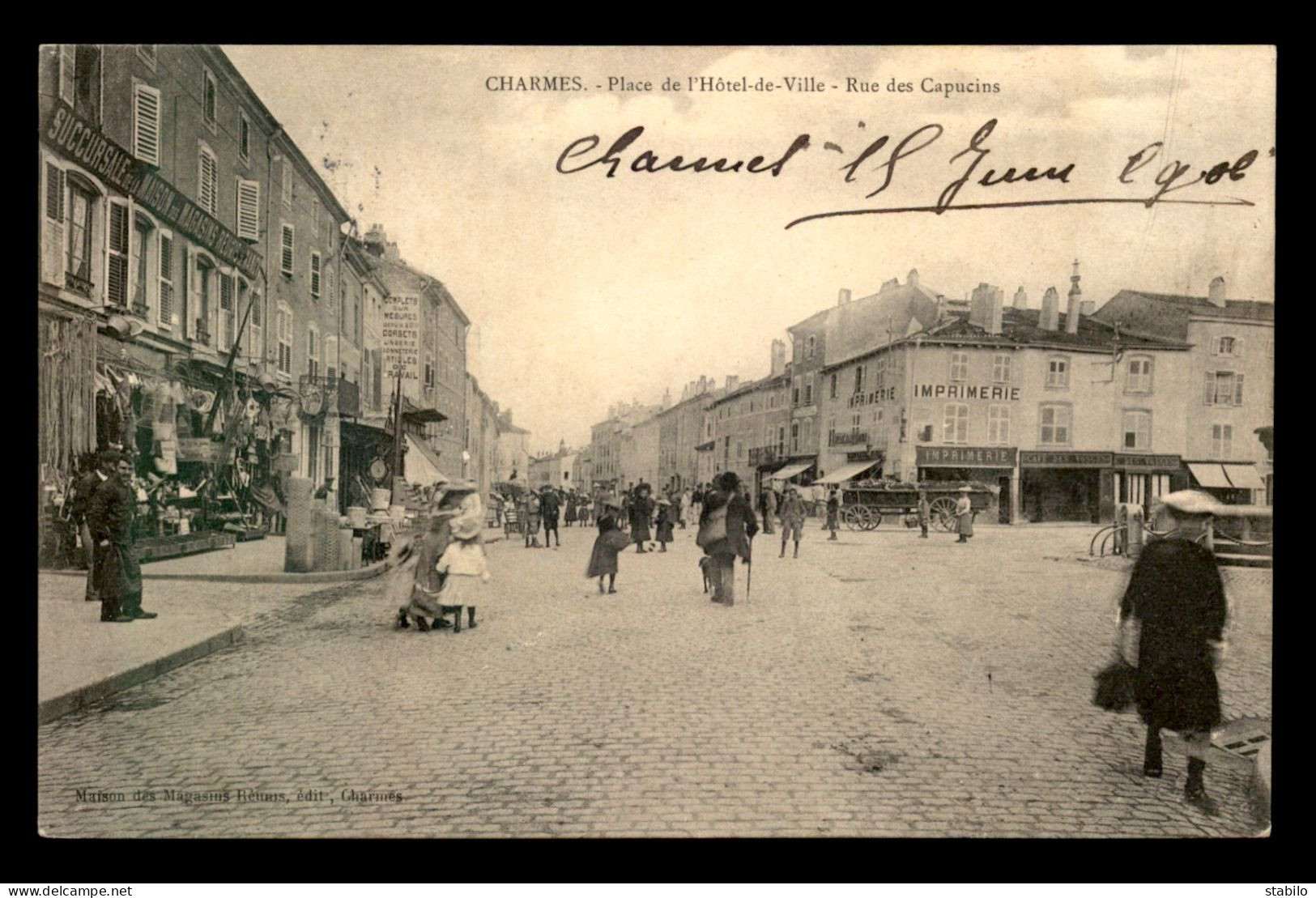 88 - CHARMES-SUR-MOSELLE - PLACE DE L'HOTEL DE VILLE - RUE DES CAPUCINS - MAGASINS REUNIS - CAFE DES VOSGES - Charmes