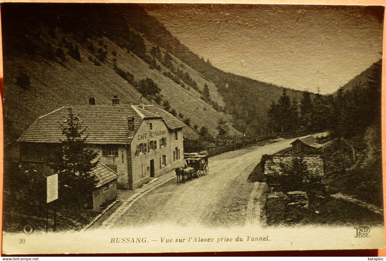 CARTE BUSSANG - 88 - VUE SUR L'ALSACE PRISE DU TUNNEL - CAFE RESTAURANT CALECHE - SCAN RECTO/VERSO - 3 - Bussang