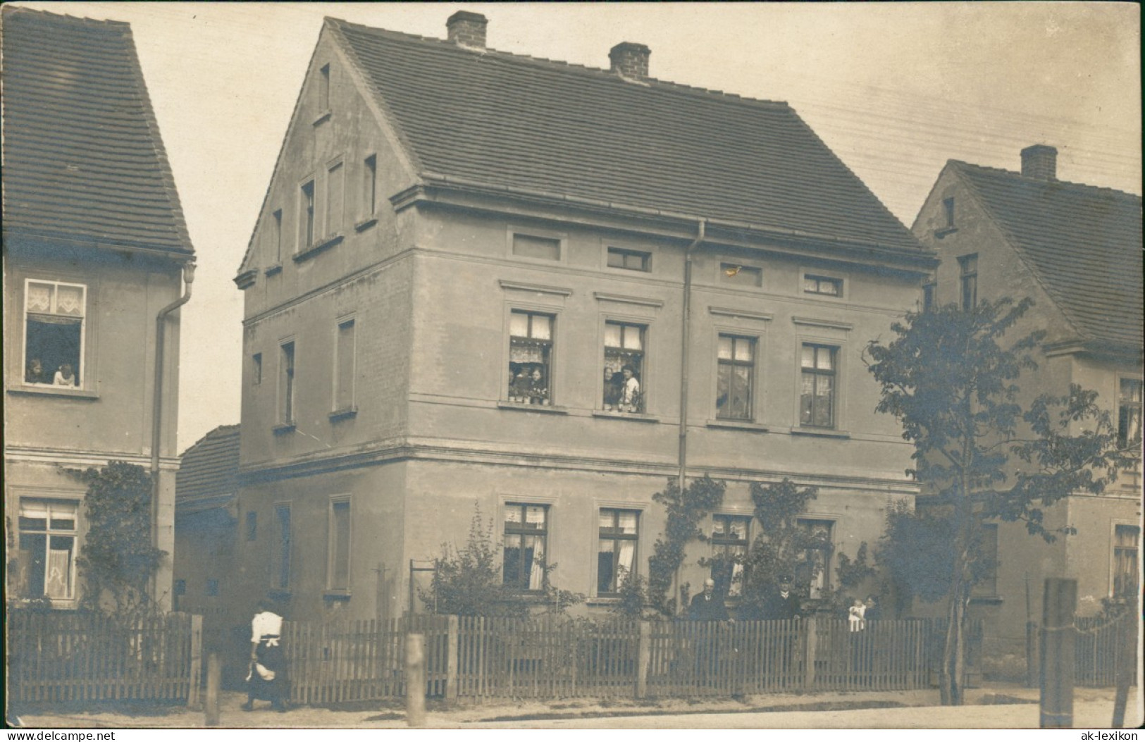 Ansichtskarte  Straßenpartie, Mehrfamilienhäuser 1913 - Zu Identifizieren