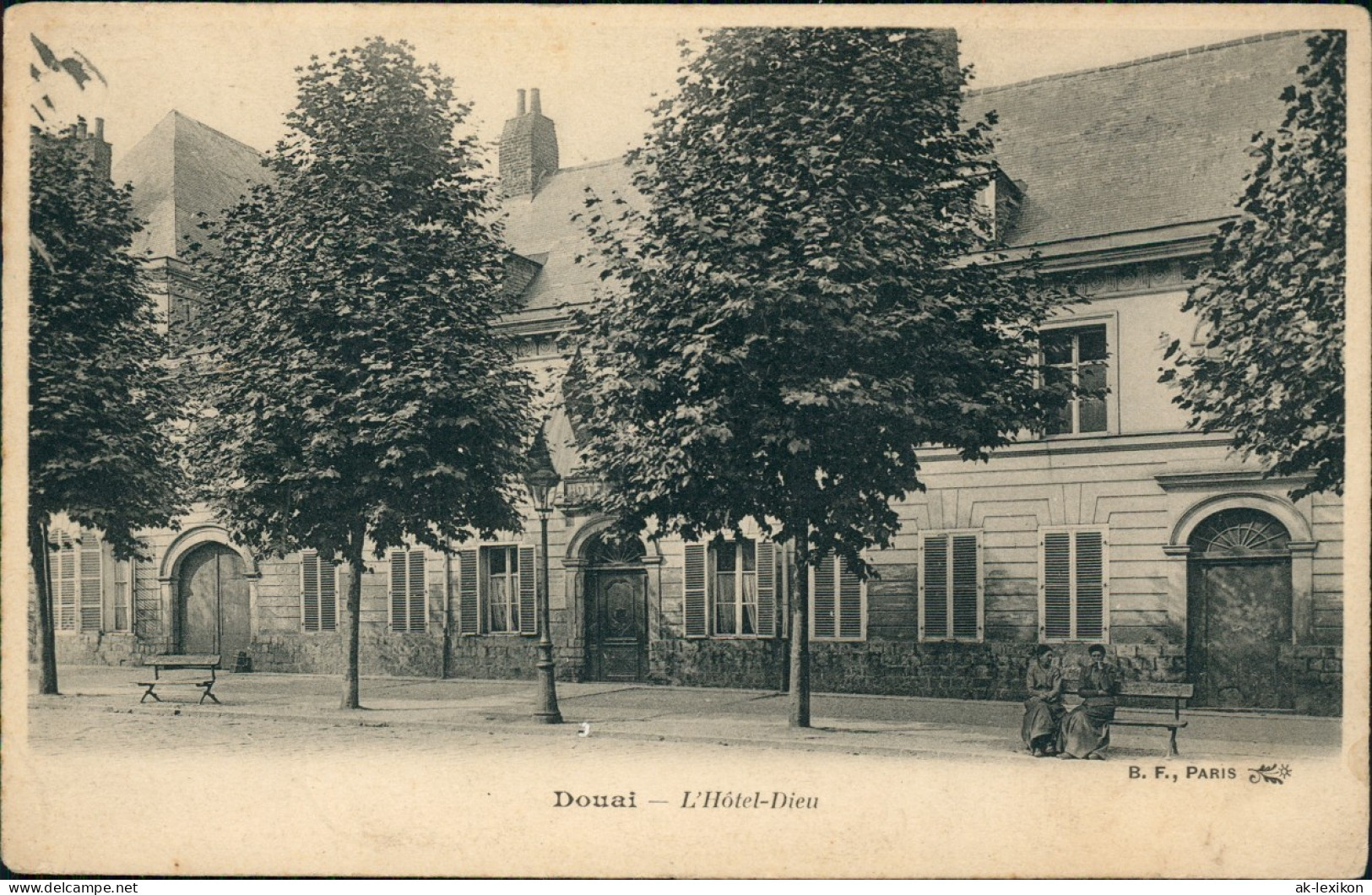 CPA Douai Dowaai Douai L'Hôtel-Dieu Strassen-Ansicht 1910 - Douai