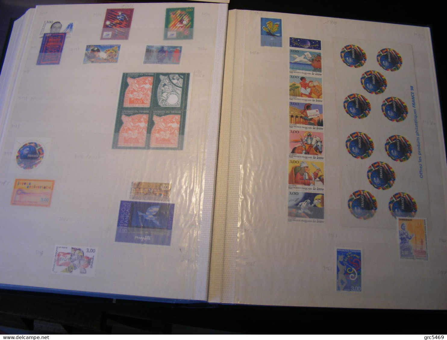 CLASSEUR 60 pages TIMBRES FRANCE NEUFS entre 1981 et 1999 Faciale = 454 euros !!