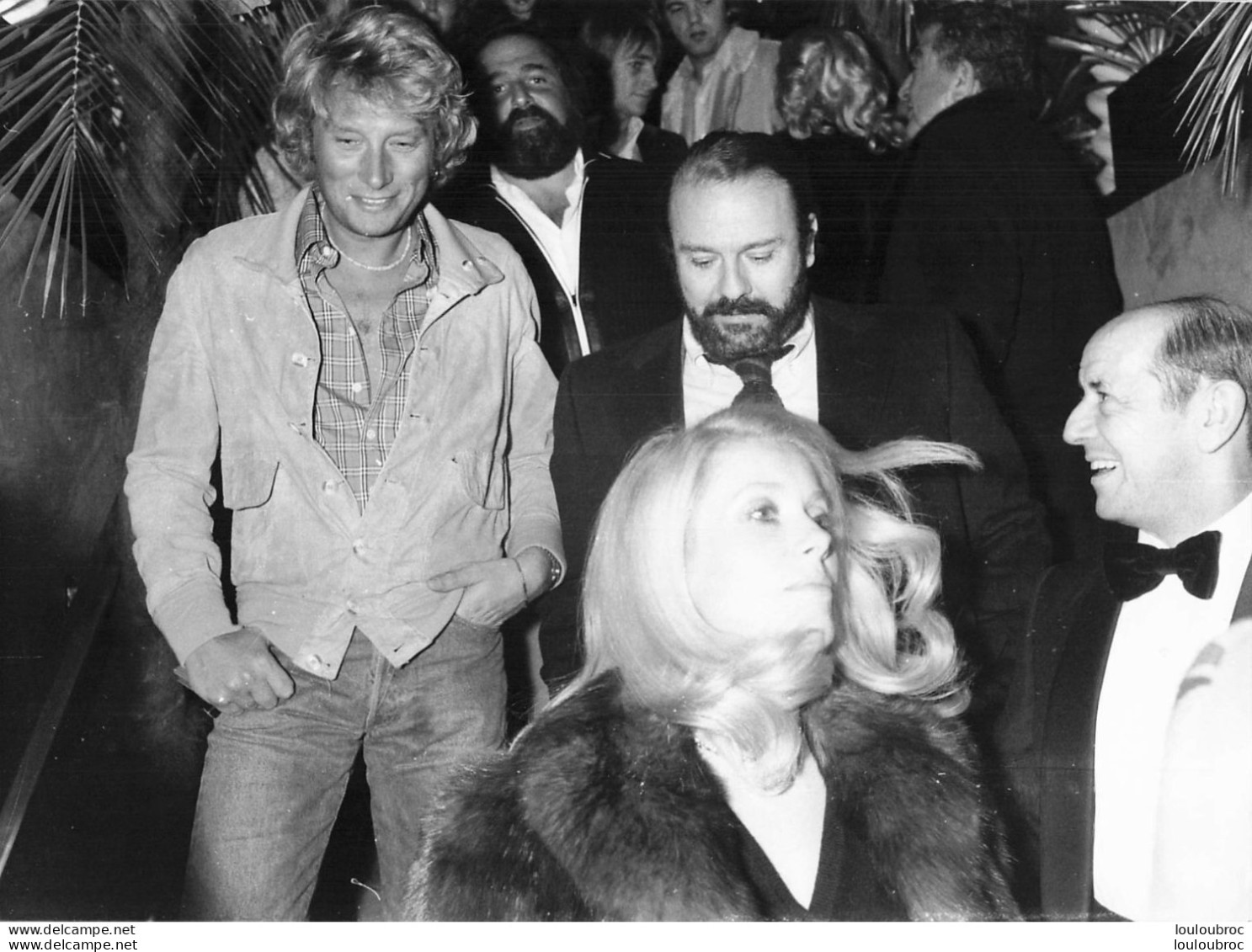 JOHNNY HALLYDAY 1980 ANNIVERSAIRE DU CLUB 78 AVEC CATHERINE DENEUVE PHOTO DE PRESSE ORIGINALE 24X18CM - Famous People