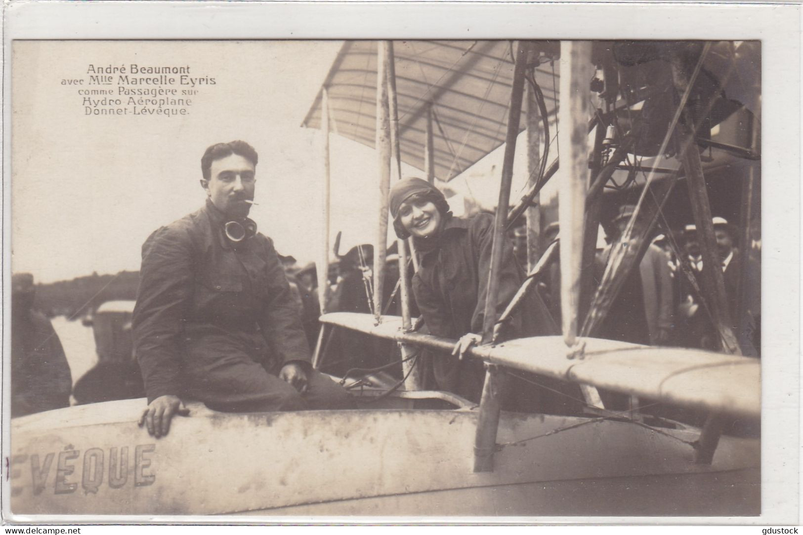 André Beaumont Avec Mlle Marcelle Eyris Comme Passagère Sur Hydro Aéroplane Donnet Levêque - Aviateurs