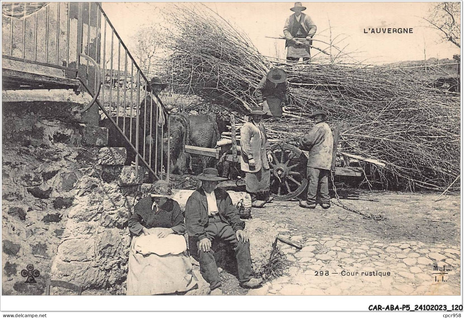 CAR-ABAP5-63-0465 - L'AUVERGNE - Cour Rustique - Sonstige & Ohne Zuordnung