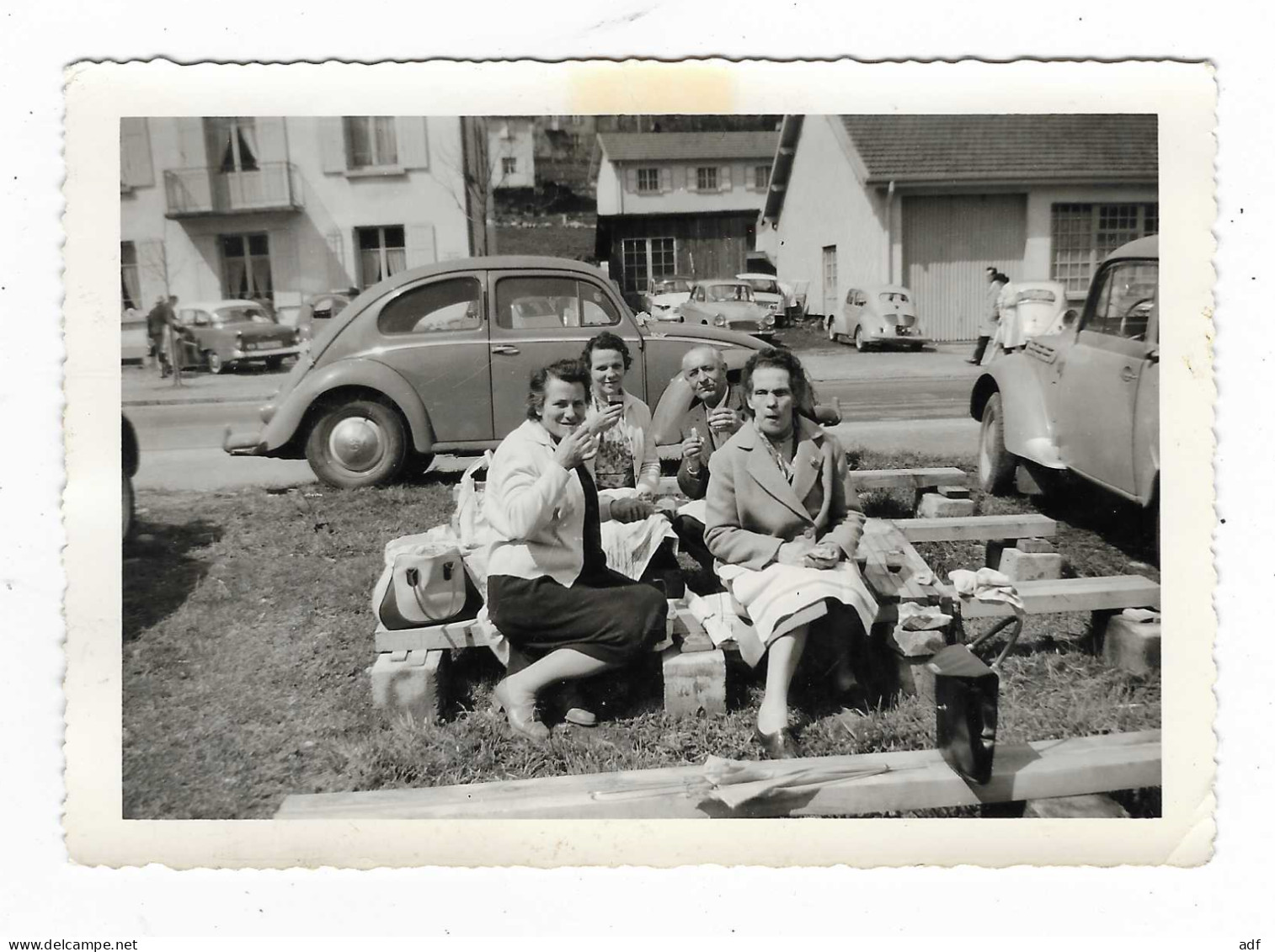 ANCIENNE PHOTO ANIMEE GERARDMER, AUTOS VOITURES ANCIENNES, VW VOLKSWAGEN COX COCCINELLE, RENAULT 4CV, 1963 - Photos