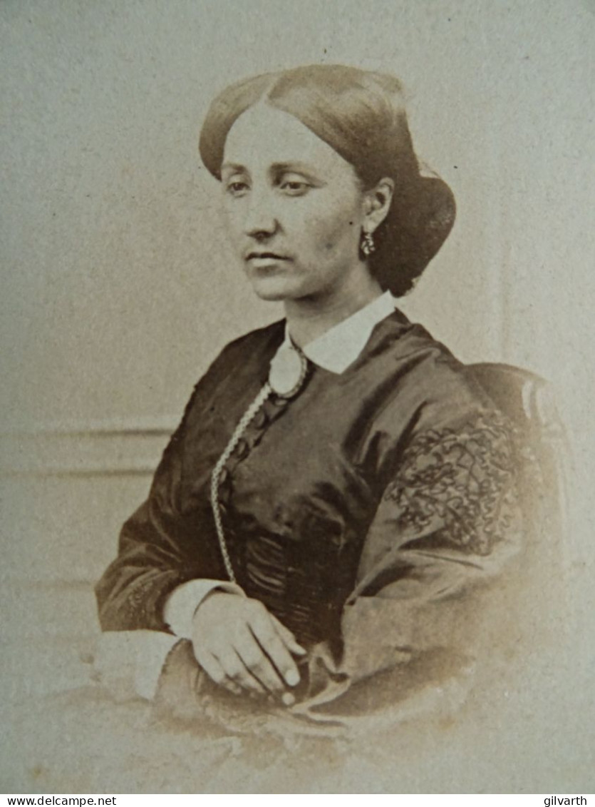 Photo Cdv A. Osbert, Paris - Femme, Joli Portrait Nuage, Second Empire Ca 1865 L444 - Alte (vor 1900)