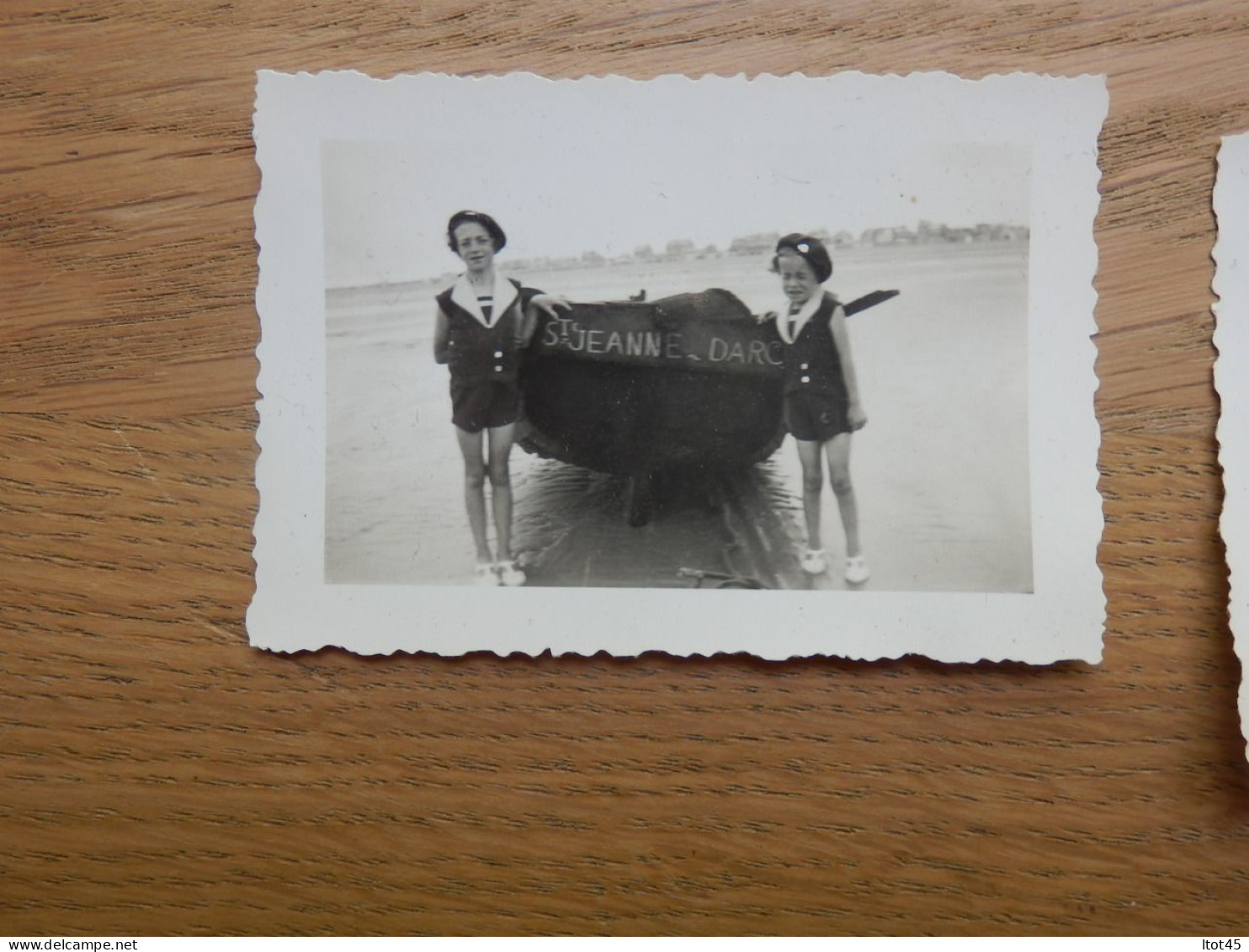 LOT DE 4 PHOTOS 2 ENFANTS A BORD D'UNE BATEAU CAYEUX SUR MER - Schiffe