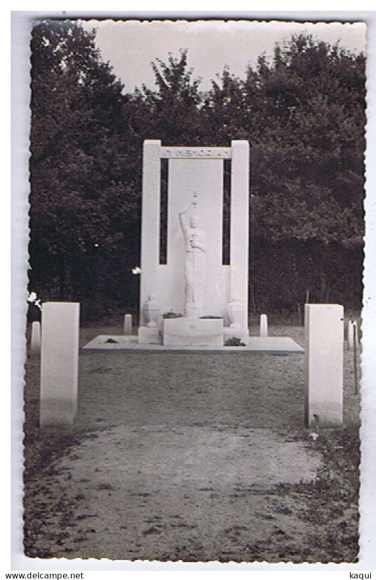 PHOTO - Monument Aux Morts à Identifier - Au Dos Jean MOREAU - Photographe - St-JEAN-d'ANGELY ( Ch.-Mar. ) ( Différente - Photographs