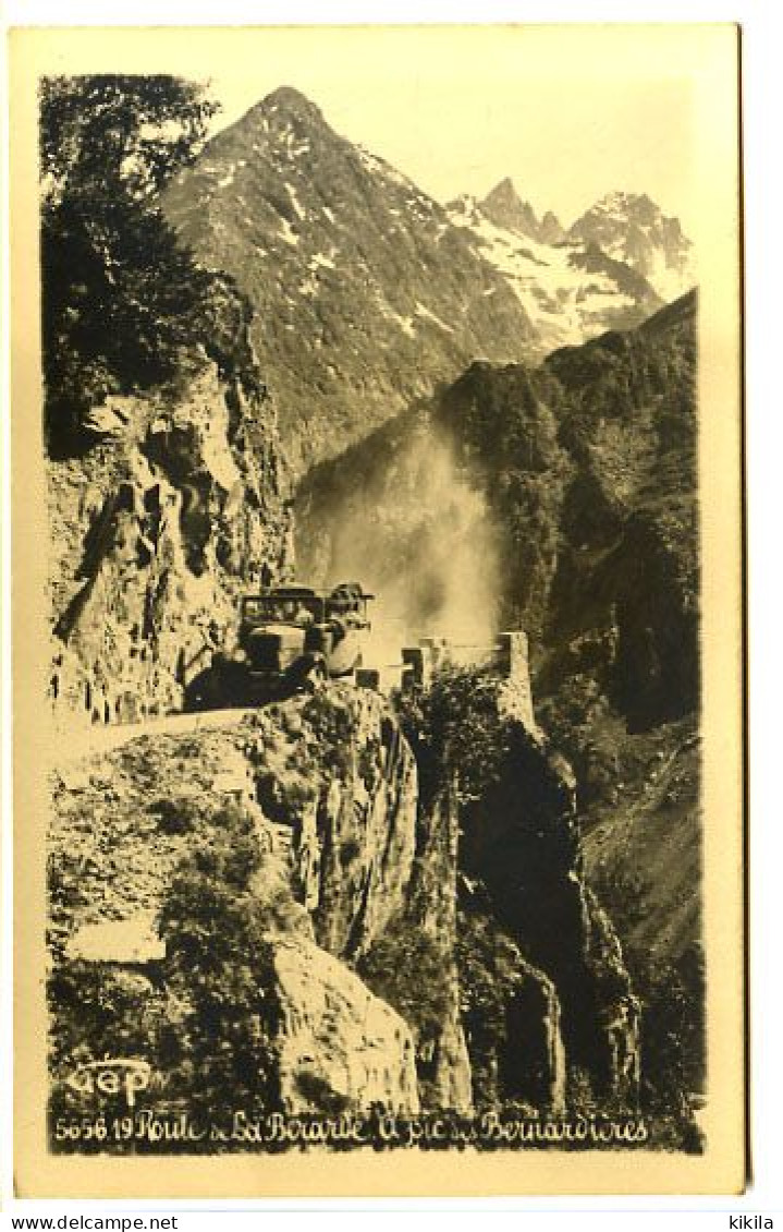 CPSM GEP  9 X 14 Isère Route De La BERARDE   A Pic Des Bernardières   Autocar De Tourisme Décapoté   Photo Mat - Sonstige & Ohne Zuordnung