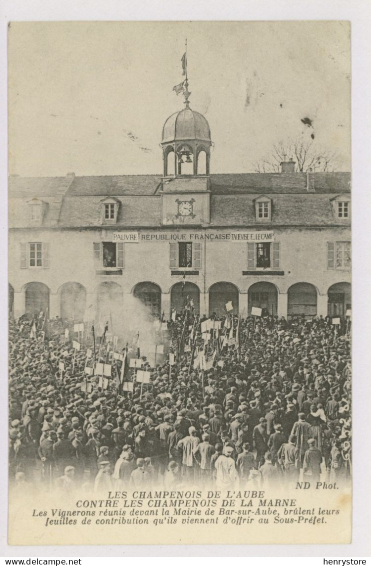 BAR-sur-AUBE : Les Vignerons Réunis Devant La Mairie, 1911 - Champenois De L'Aube Et De La Marne (z3627) - Bar-sur-Aube