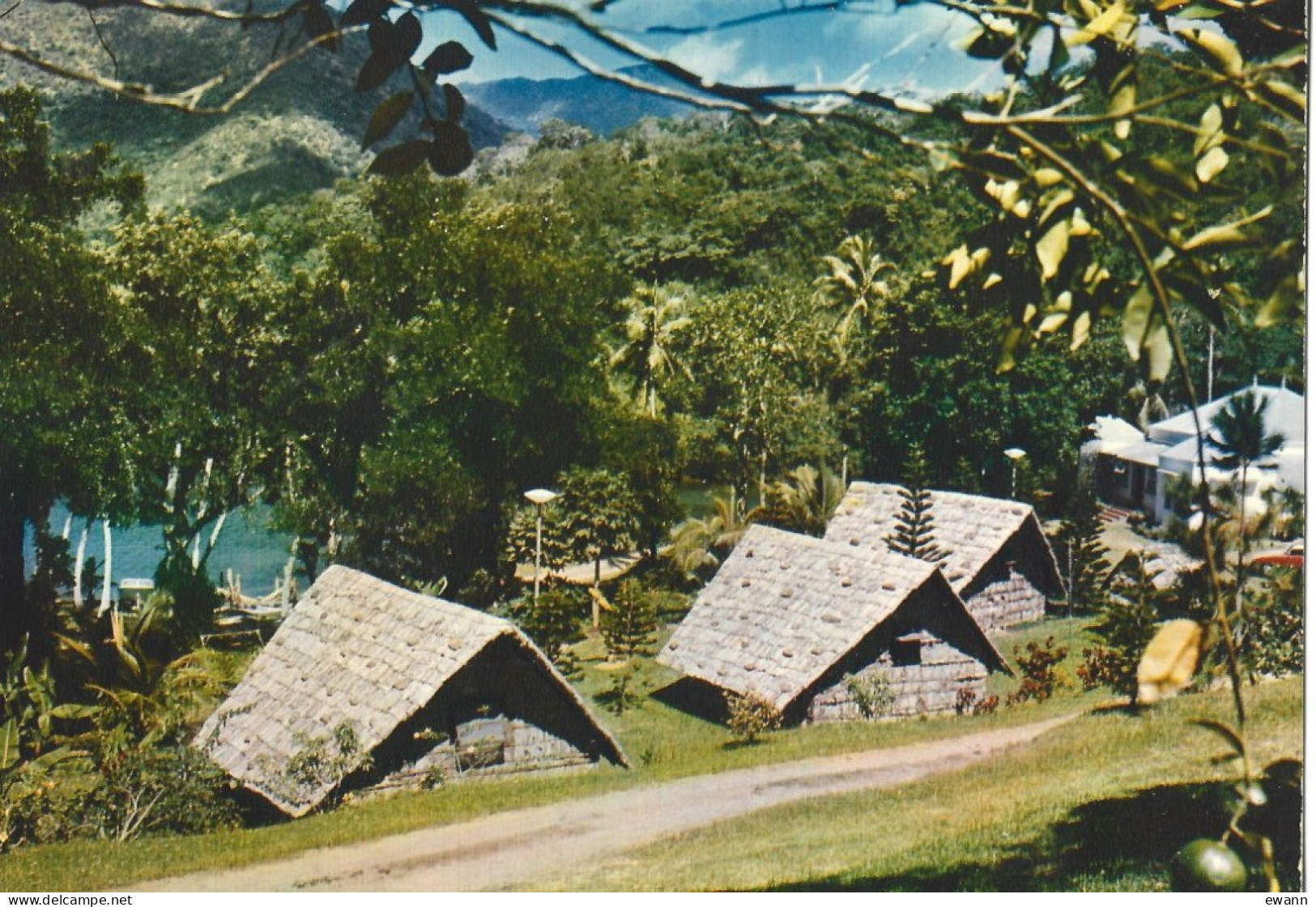 Carte Postale - Nouvelle-Calédonie - Hienghene - Hôtel Maître Pierre - Nouvelle Calédonie