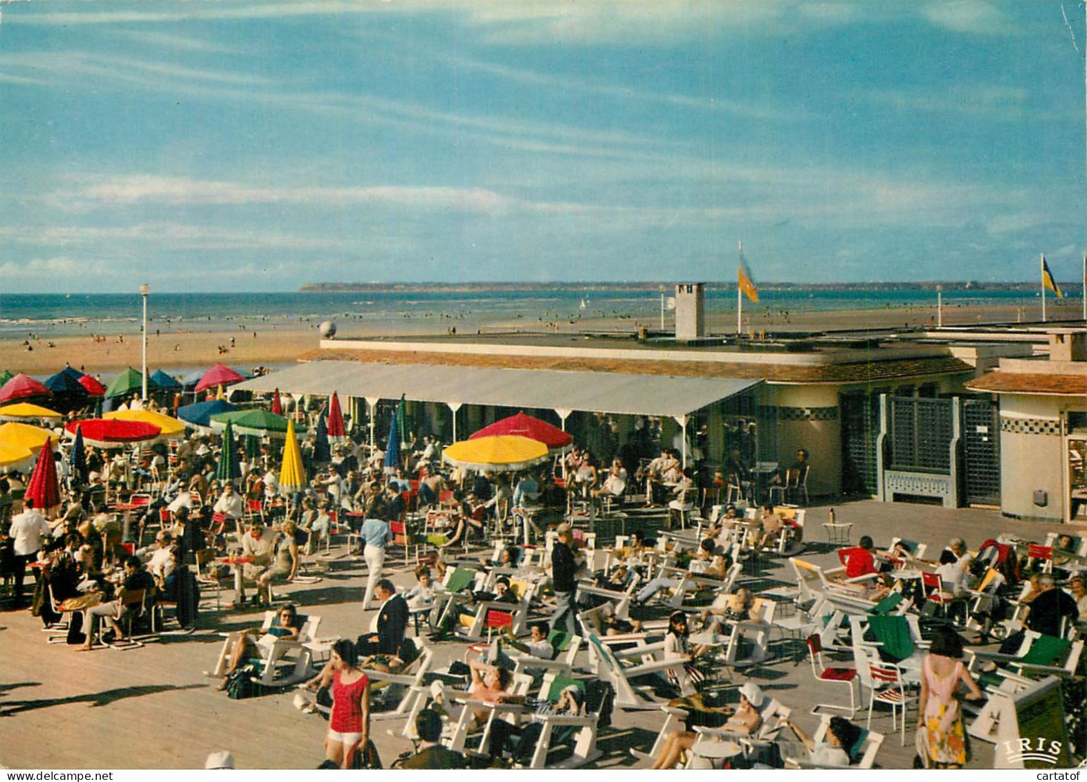 DEAUVILLE . Le Bar De La Mer Et La Plage. - Deauville