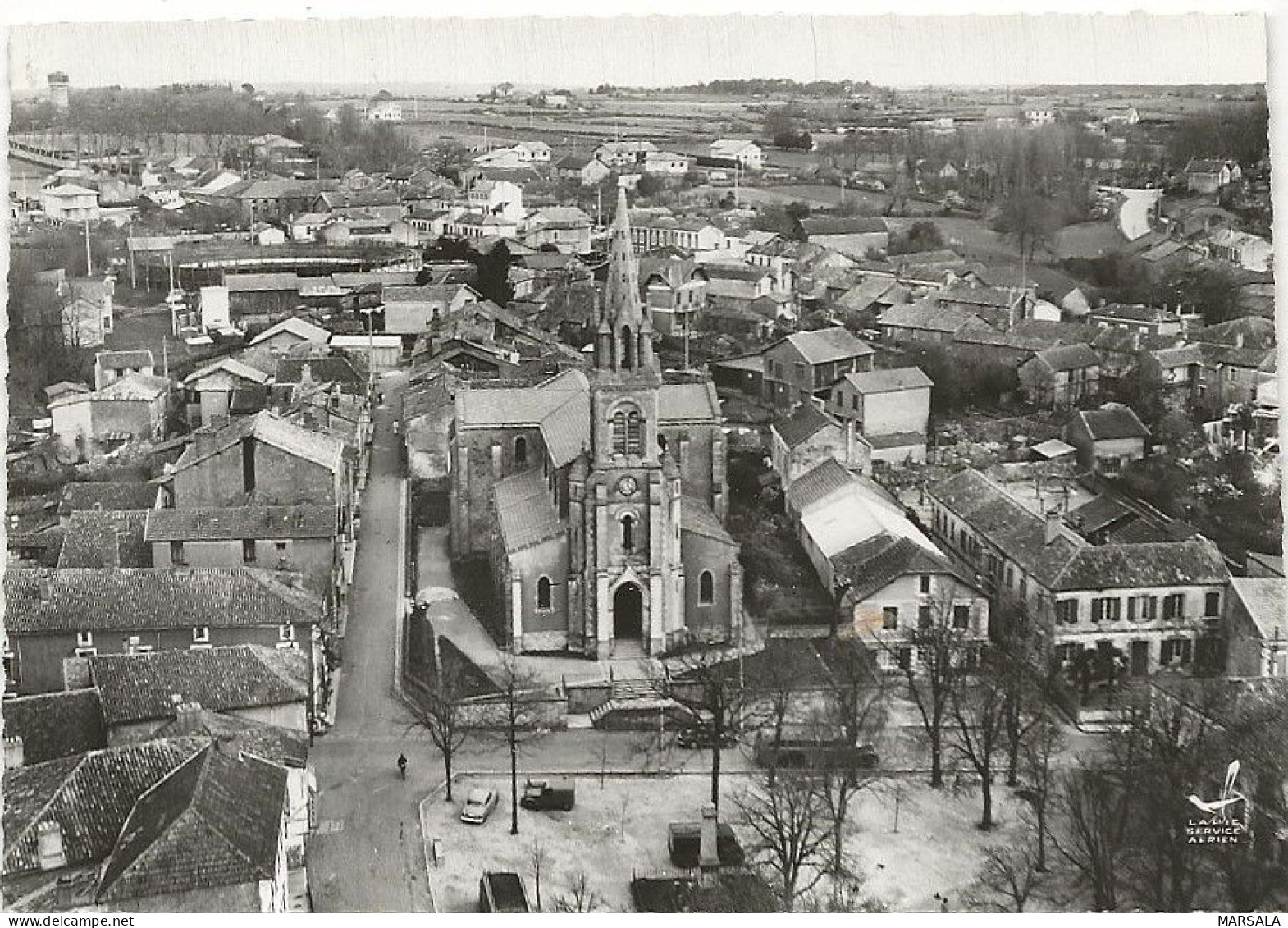 CPSM Hagetmau L'église Et Vue D'ensemble - Hagetmau