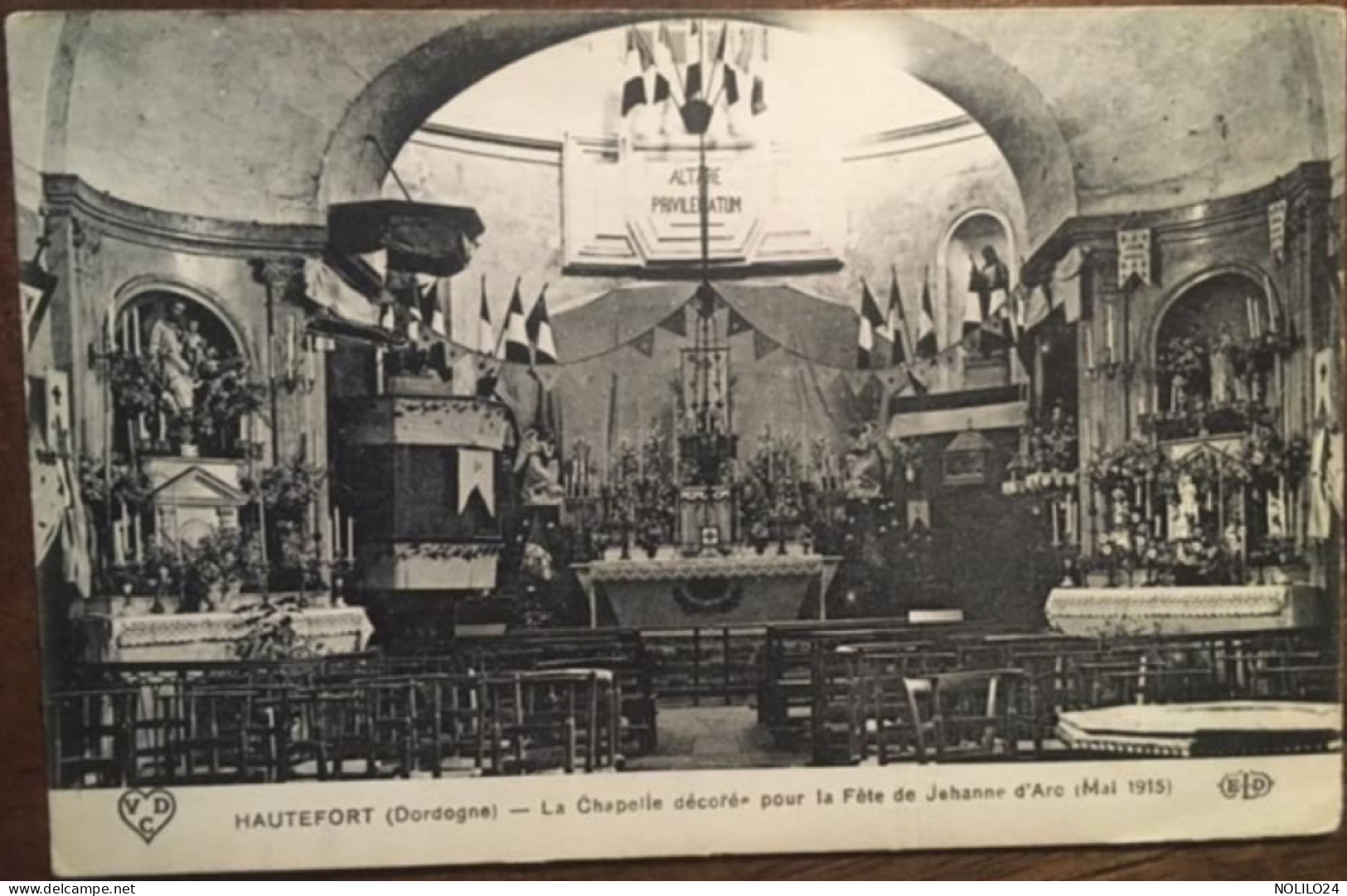 Cpa 24 Dordogne, Hautefort, Chapelle Décorée Pour La Fête De Jeanne D'Arc Mai 1915, éd ELD, Non écrite - Hautefort