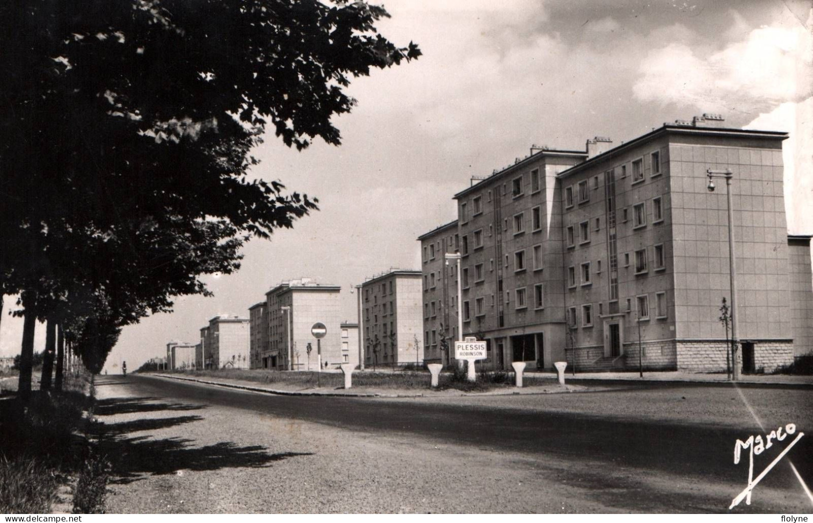 Le Plessis Robinson - Avenue Léon Blum - Quartier Cité HLM - Le Plessis Robinson