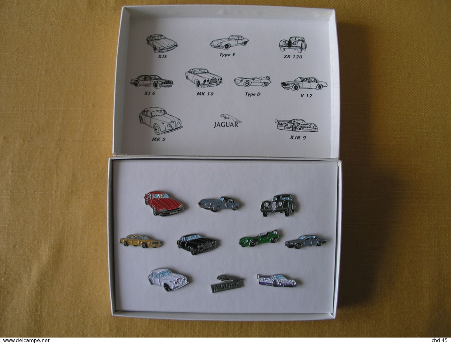 Coffret De 10 Pin's JAGUAR  émis Par L'auto Journal (envoi En Colissimo) - Jaguar