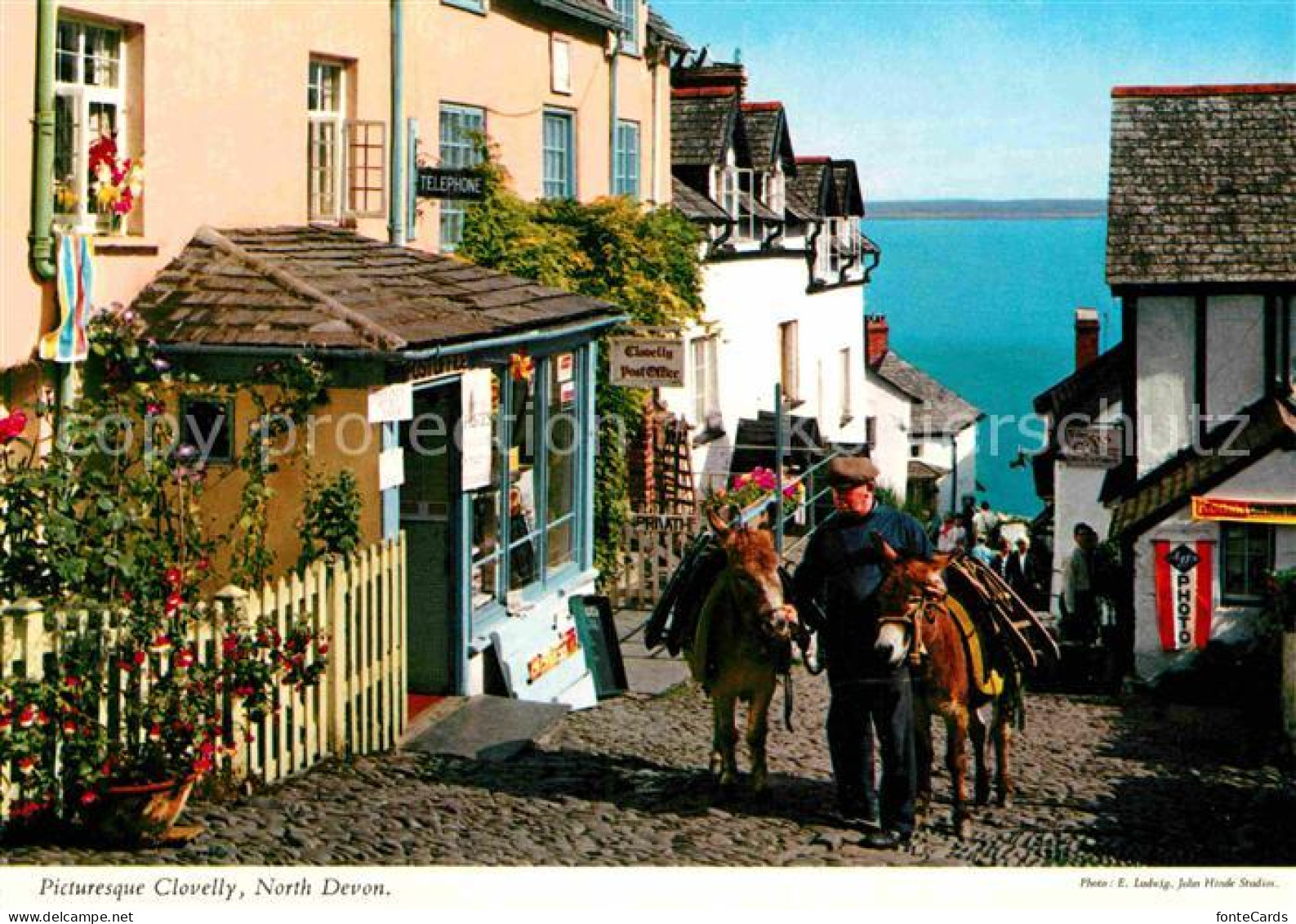 72807528 Clovelly Picturesque Street Scene Fishing Village Clovelly - Autres & Non Classés