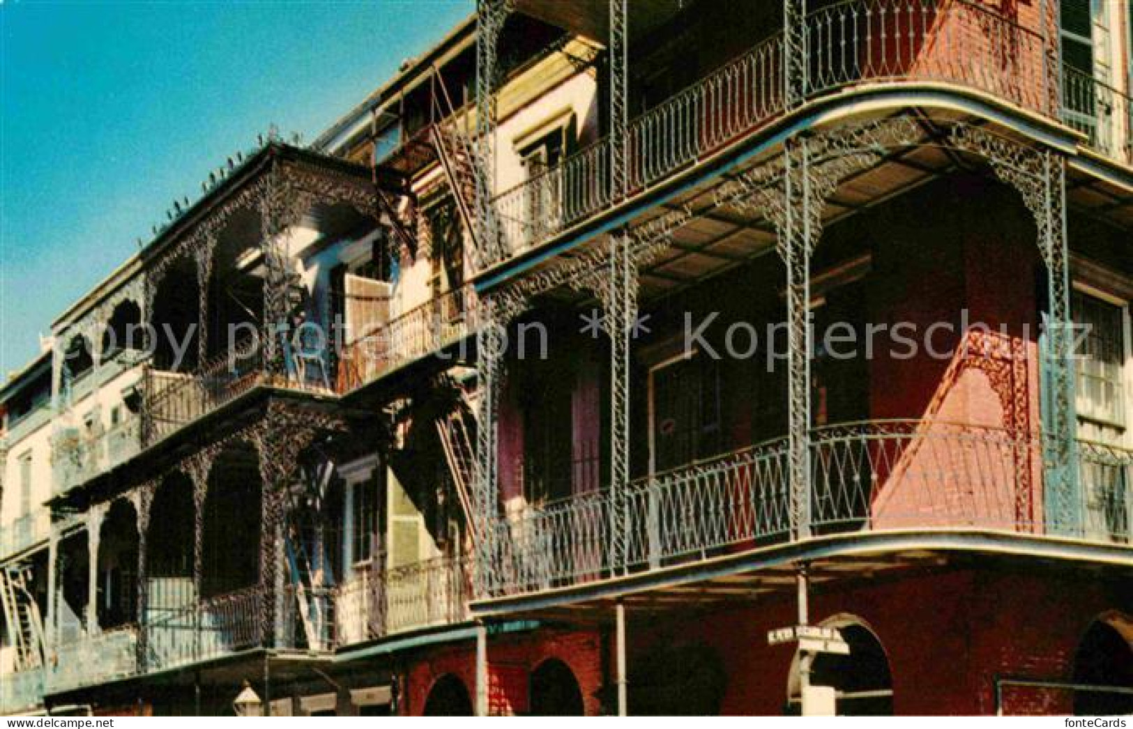 72756394 New_Orleans_Louisiana Saint Peter Street Lace Balconies - Sonstige & Ohne Zuordnung