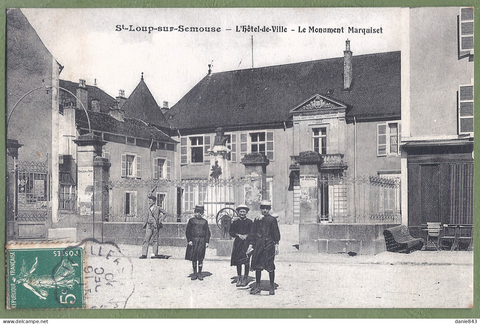 CPA Vue Très Rare - HAUTE SAONE - SAINT LOUP SUR SÉMOUSE - HOTEL DE VILLE - MONUMENT MARQUISET - Animation - Saint-Loup-sur-Semouse