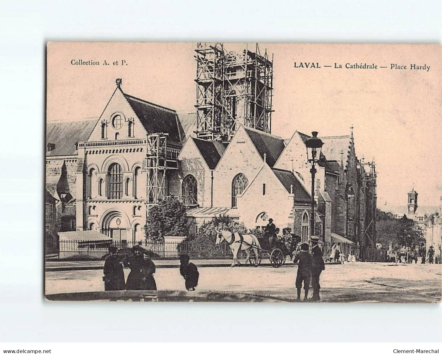 LAVAL : La Cathédrale, Place Hardy - Très Bon état - Laval