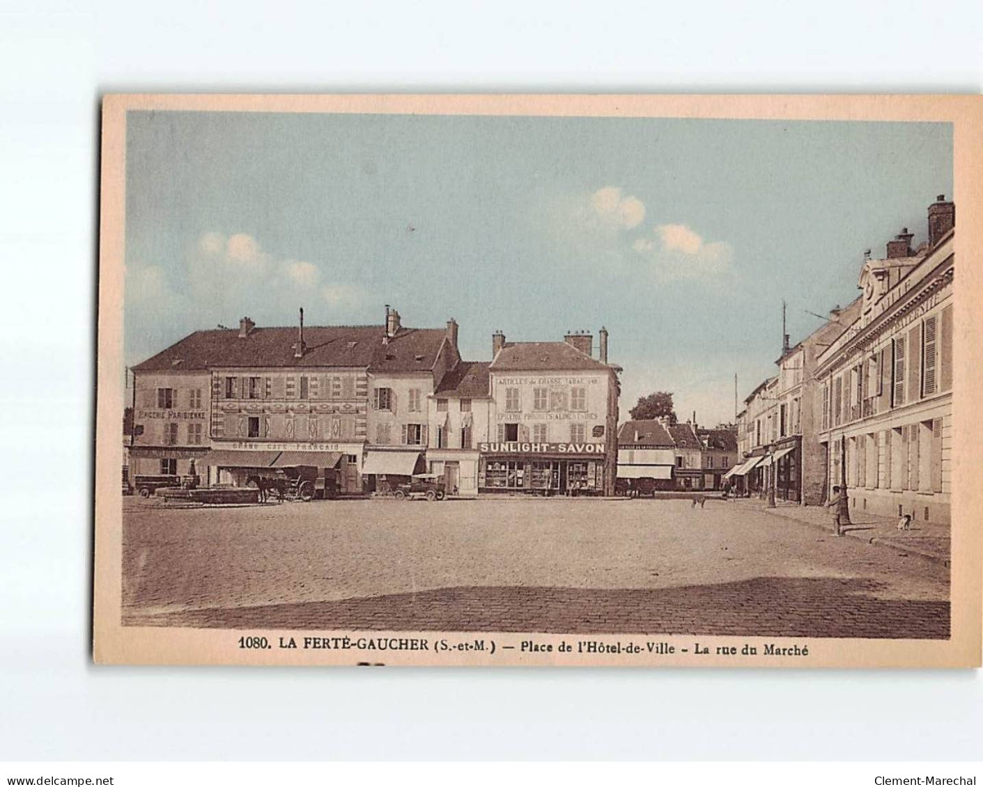 LA FERTE GAUCHER : Place De L'Hôtel De Ville, La Rue Du Marché - Très Bon état - La Ferte Gaucher