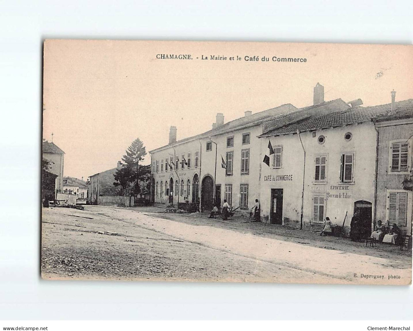 CHAMAGNE : La Mairie Et Le Café Du Commerce - état - Autres & Non Classés