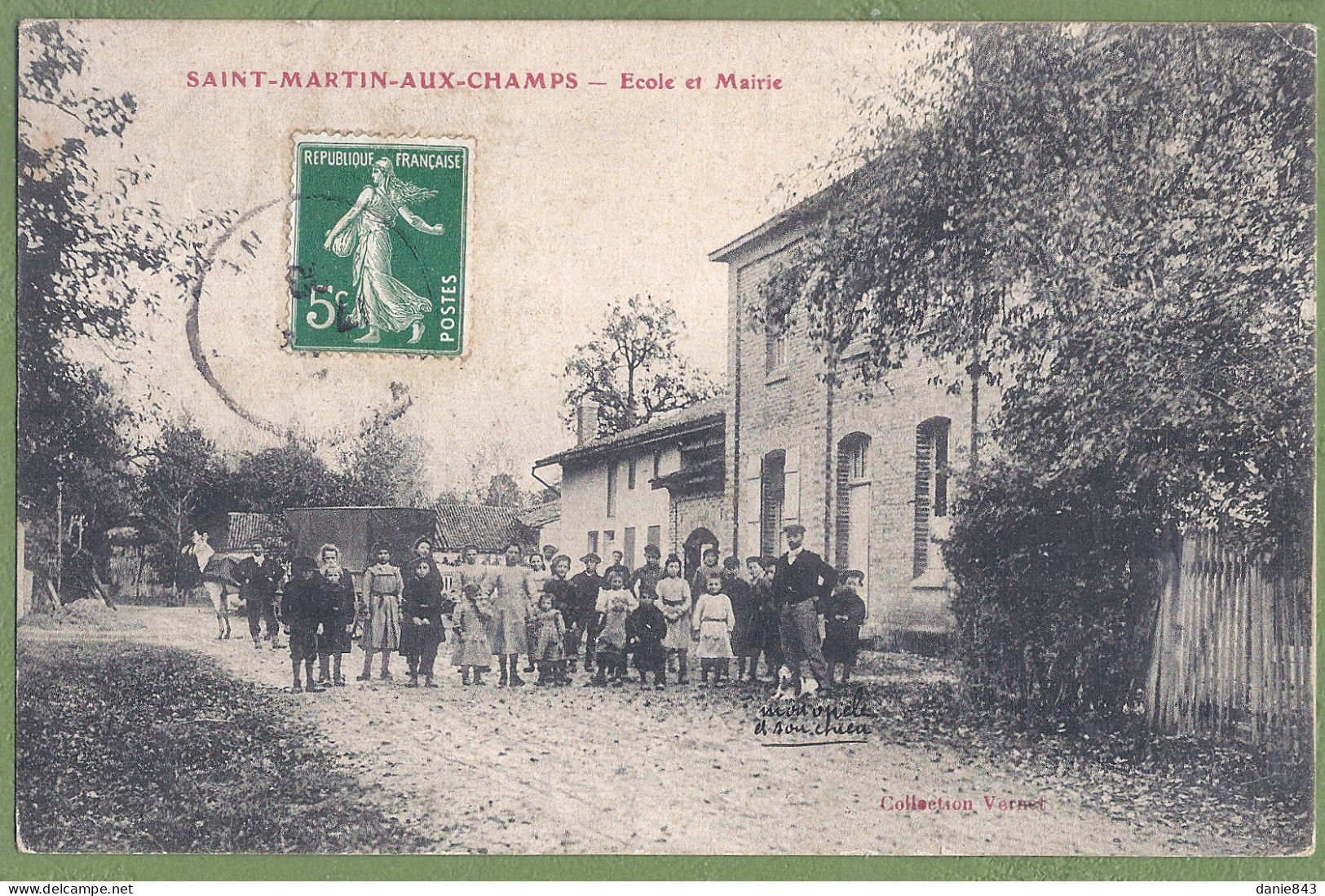 CPA Vue Rare Top Animation - YONNE - SAINT MARTIN AUX CHAMPS - ÉCOLE ET MAIRIE - - Sonstige & Ohne Zuordnung