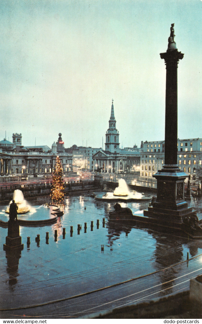 R299651 London. Trafalgar Square By Night. Postcard - Autres & Non Classés