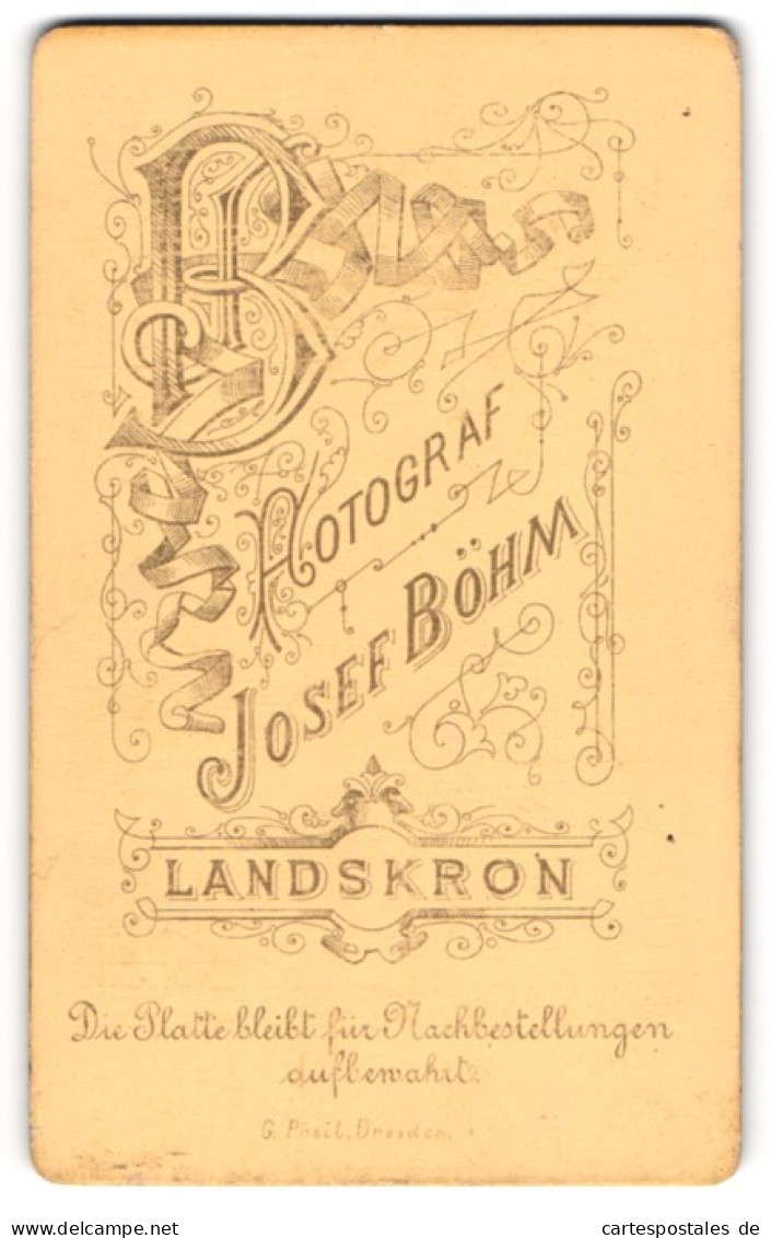 Fotografie Josef Böhm, Landskron, Monogramm Des Fotograen Mit Verschörkelter Verzierung  - Personnes Anonymes