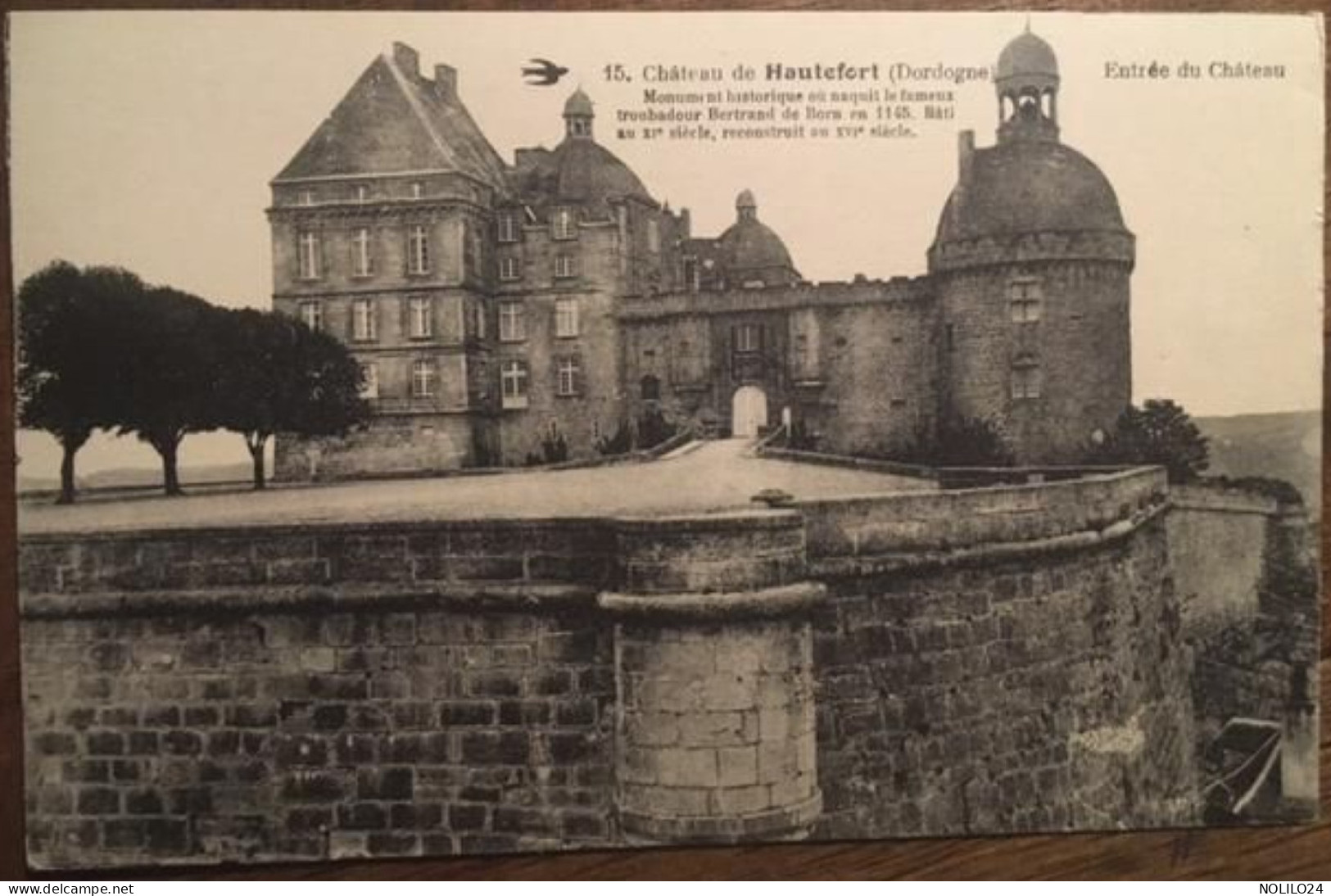 Cpa 24 Dordogne Château De Hautefort, Entrée, Monument Historique Où Naquit Le Fameux Troubadour Bertrand De Born - Hautefort