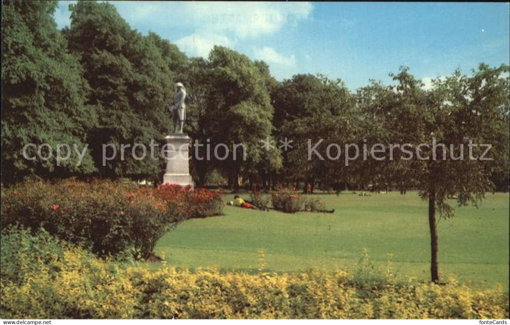 72396944 Gloucester Robert Raikes Statue The Park Gloucester - Autres & Non Classés