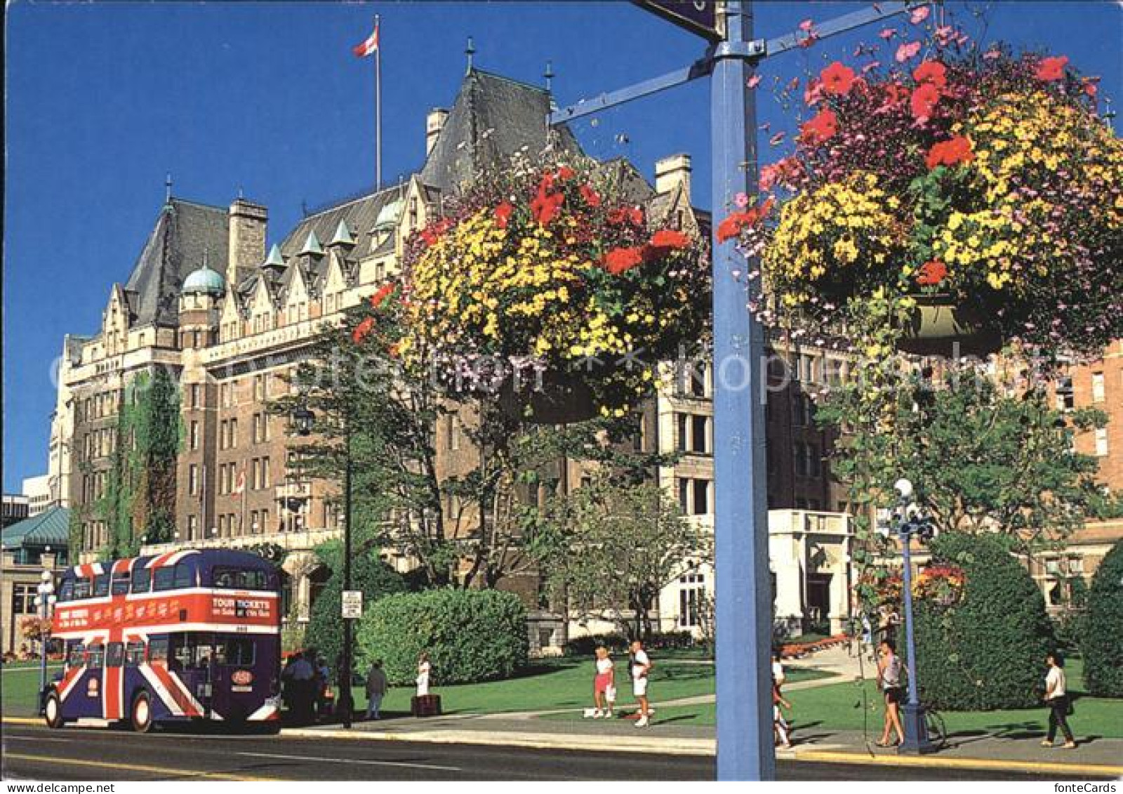 72459780 Victoria British Columbia The Stately Empress Hotel And Two Of Victoria - Unclassified