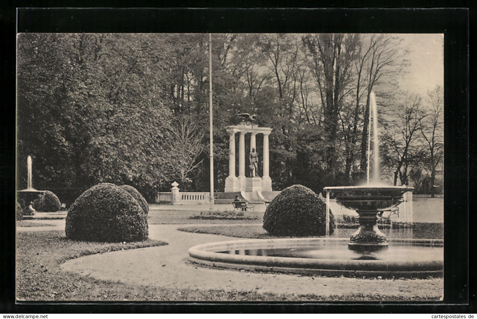 AK Wr. Neustadt, Partie Im Akademie-Park Mit Kaiser Franz Josefs-Denkmal  - Sonstige & Ohne Zuordnung