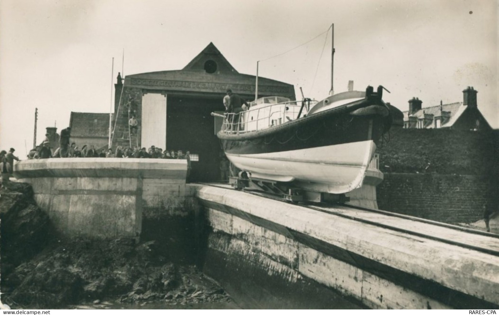 50 BARFLEUR - Le Canot De Sauvetage " Crestey Et Sauvé " ( Cachet De La SNSM Inauguration 1955 )   -  CPSM TB - Barfleur