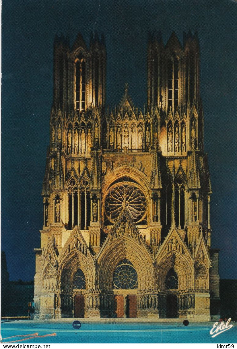 Reims - La Façade De La Cathédrale, Vue De Nuit - Reims