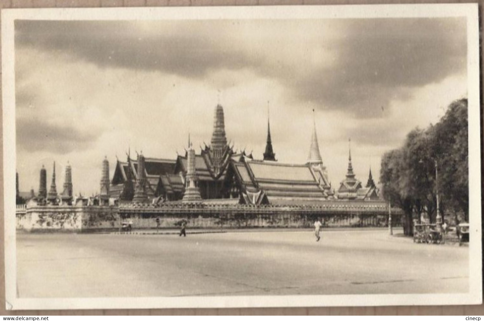 CARTE PHOTO CPSM PHOTO THAILANDE - BANGKOK - TB PLAN En CP Photo Pagode ANIMATION 1955 - Thaïlande