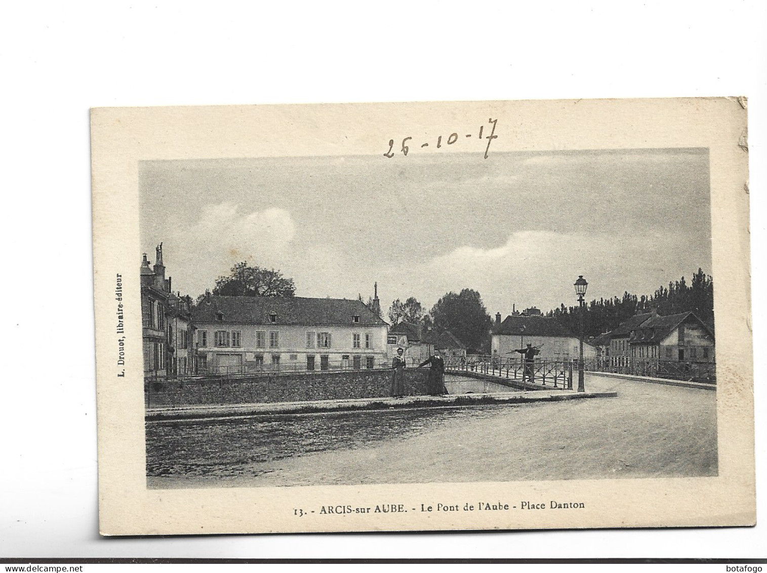 CPA  DPT 10 ARCIS SUR AUBE , LE PONT DE L AUBE , PLACE DANTON  En 1917! - Arcis Sur Aube