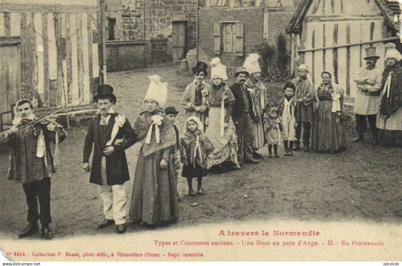 A Travers La Normandie Types De Costumes Anciens Une Noce En Pays D' Auge  En Promenade RV - Costumes